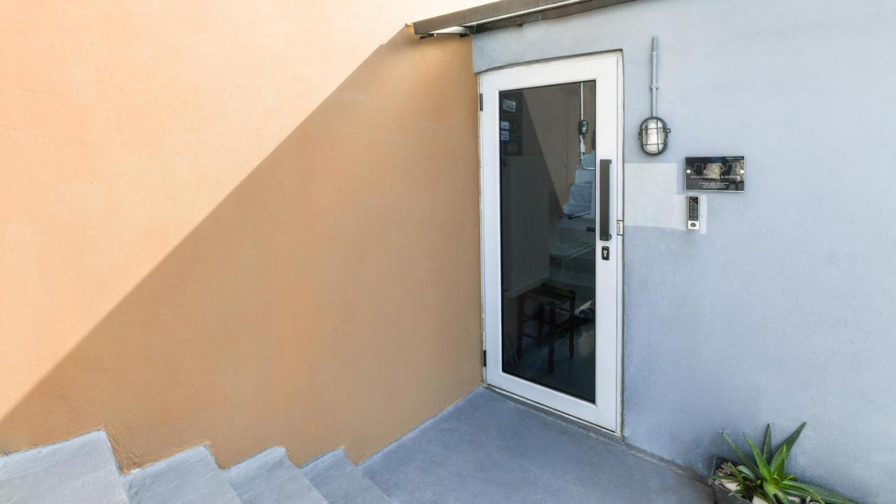 Monastiraki Citycenter Sleepbox- Unspoiled Athens Apartments المظهر الخارجي الصورة